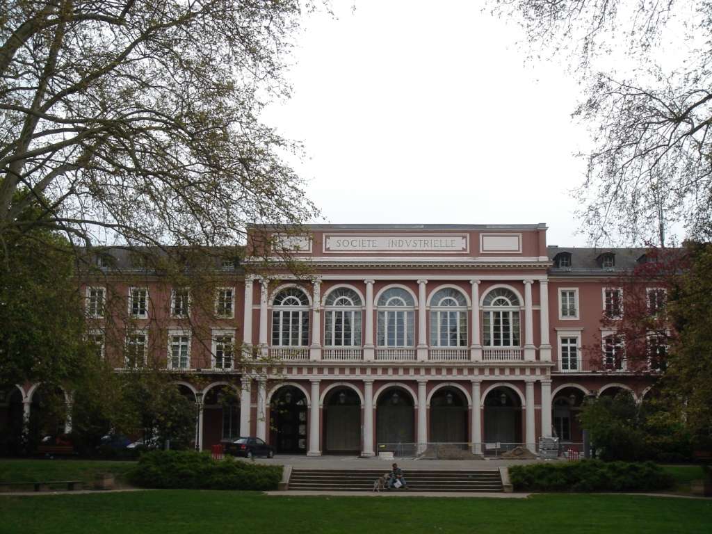 Le collège de la rue du Fil